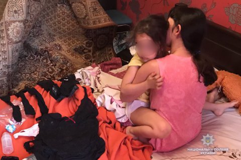В Кривом Роге родители снимали порно с 4-летней дочерью