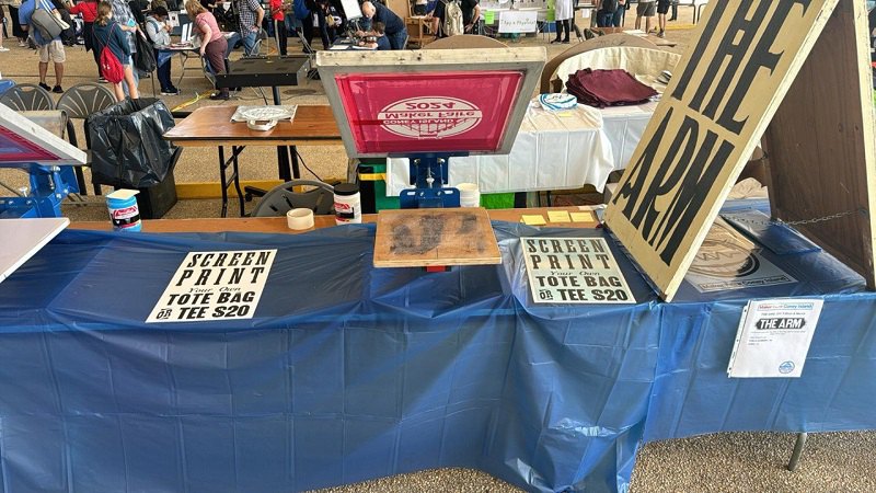 декорації фільму «Марті Супрім. Геній комбінацій» 