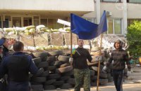 Сепаратисты в Мариуполе захватывают избирательные участки и уносят документы