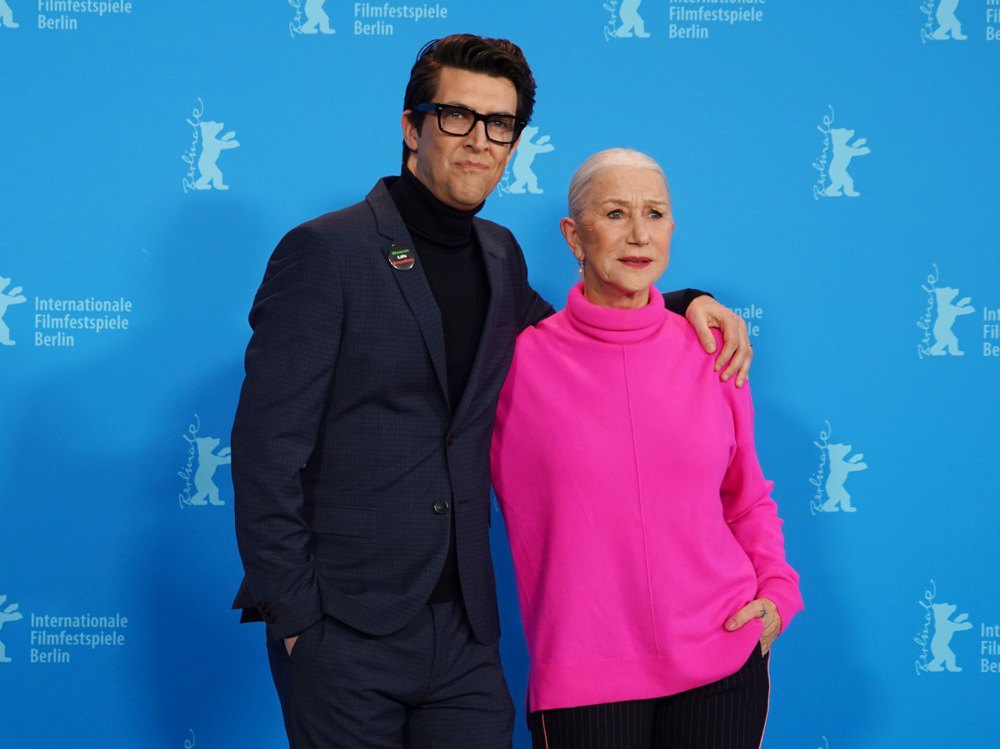 Британська акторка Хелен Міррен та режисер Гай Наттів під час фотосесії фільму «Golda» на 73-му міжнародному кінофестивалі «Берлінале», 20 лютого 2023 р.