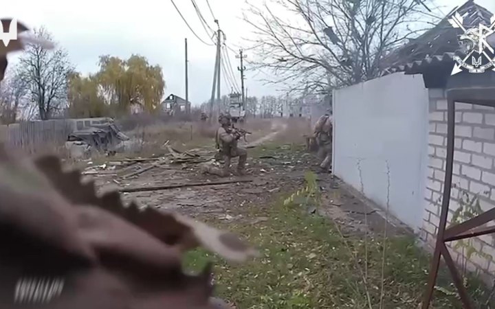Бійці ССО показали кадри зачистки від російських окупантів будинку біля Покровська