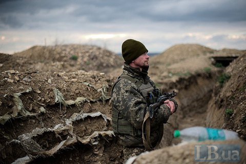 Один военнослужащий получил ранение на Донбассе в четверг