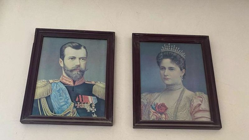 Цар Микола ІІ з дружиною на іконах в Києво-Печерській лаврі