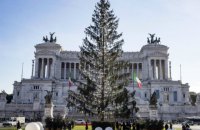 В Риме разразился скандал вокруг засохшей рождественской ели