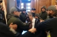 За нападение на депутата Гусовского будут судить 19 человек