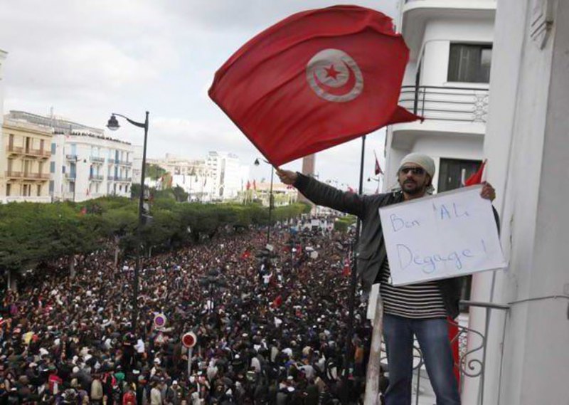 Масовий страйк в Тунісі, наприкінці грудня 2010 року. 