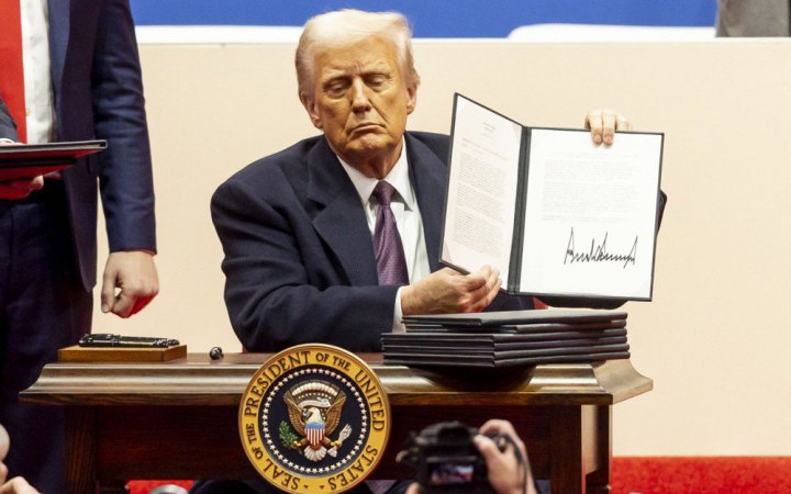 Трамп змусив кваліфікованих працівників платити 100 тисяч доларів за візу