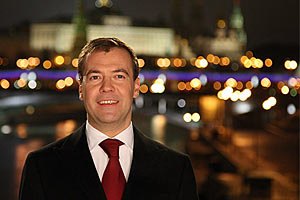 Медведева рассмешило, как Табачник "получил по физиономии"