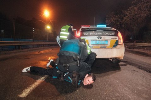 В Киеве сотрудник мойки на авто клиента попал в ДТП и грозился изнасиловать полицейских (обновлено)