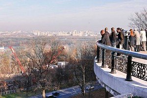 Смотровая площадка в Мариинском парке может упасть на вертодром Януковича