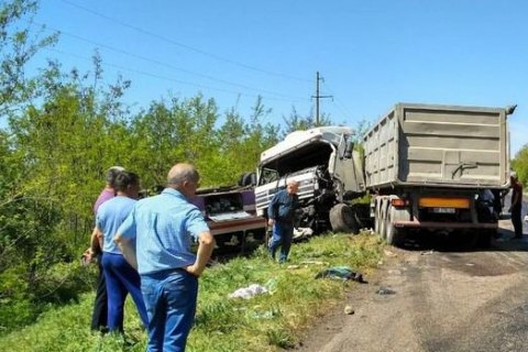 Під Миколаєвом зіткнулися зерновоз, рейсовий автобус і машина ЗСУ