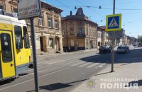 У Львові легковик збив на переході двох переселенок з Харкова