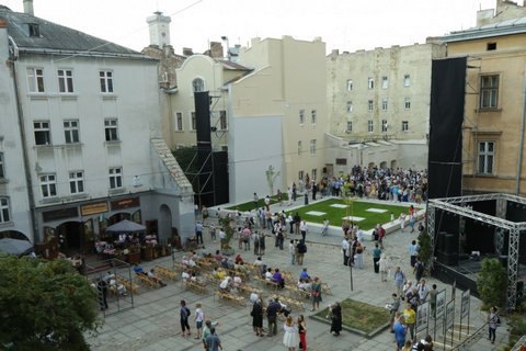 Во Львове открыли мемориал на месте разрушенной синагоги "Золота Роза"