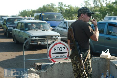На блокпосту в зоні АТО військовий застрелив цивільного, який намагався відібрати в нього автомат