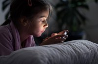 Якщо заборонити дітям соцмережі, це вбереже їхню психіку від впливу, зокрема Росії? Розбираємо з експертами