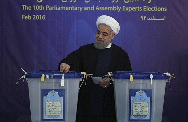 Хасан Рухани голосует на выборах