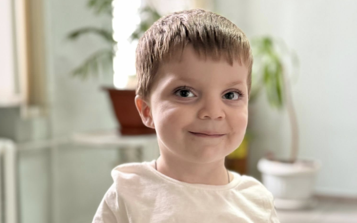 Хлопчик вдихав вміст шлунка у легені: в Охматдиті три роки лікували хлопчика з важким порушенням травлення та дихання