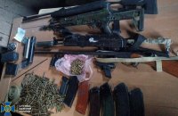 Правоохоронці затримали чергових “чорних зброярів”, які продавали зброю та вибухівку криміналітету