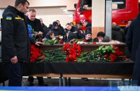 У Києві провели в останню путь рятувальника Олександра Зіброва, який загинув внаслідок обстрілу столиці