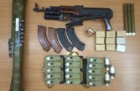СБУ вилучила зброю угруповання "Харківські партизани"