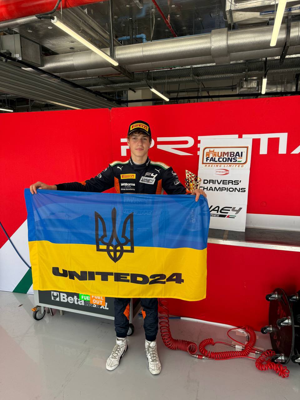 Український пілот Олександр Бондарев після перемоги