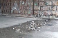 "Киевавтодор": куски бетона под Воздухофлотским мостом появились в результате плановых работ