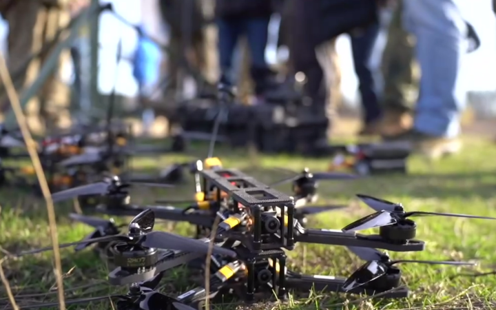 Міноборони показало випробування FPV-дронів українського виробництва 