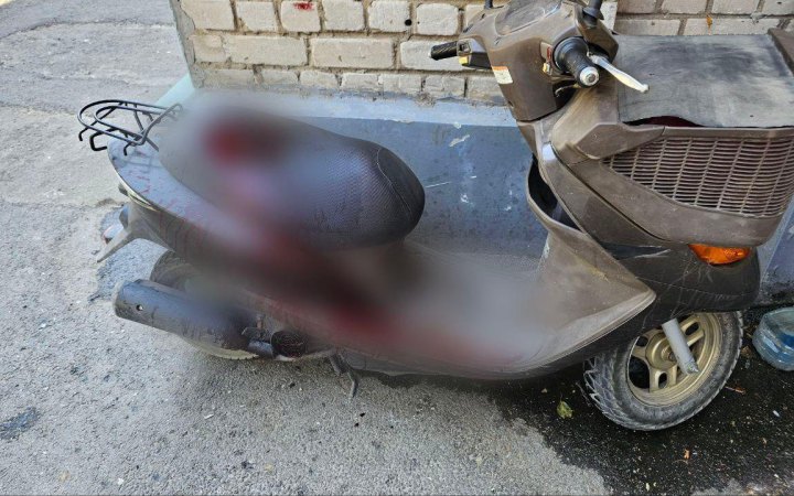 Російські окупанти атакували цивільних мешканців Херсона та Антонівки