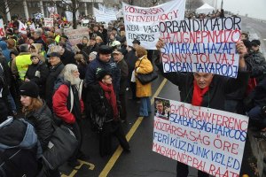 В Венгрии митингуют против изменений в Конституцию