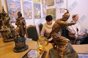Нардепам улаштували розпродаж антикваріату