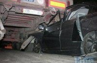 В Киеве возле КПП Hyundai влетел во встречный грузовик