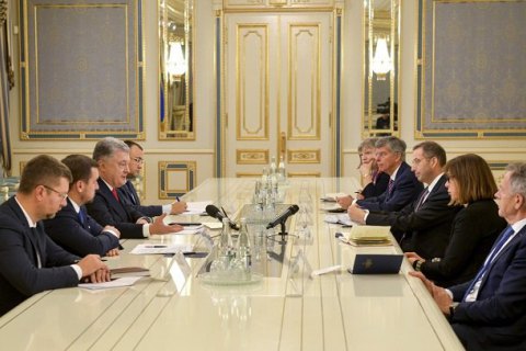 Порошенко призвал ЕС и США усилить давление на Россию из-за вмешательства в украинские выборы