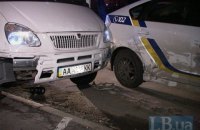 В Киеве пьяная компания на "Газели" разбила шесть машин, в том числе две полицейские