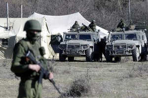 Россия свозит военную технику и создает пункты для беженцев на восточной границе с Украиной