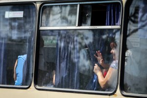 На місці розстрілу колони біженців в Луганській області тривають бої