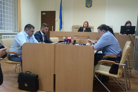 Суд заарештував двох кримських прокурорів, які вимагали хабар у екс-депутата Криму Ганиша