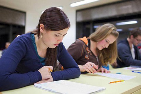 В Латвии школьникам запретят сдавать экзамены на русском языке
