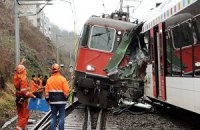 В Японии с рельсов сошел пассажирский поезд