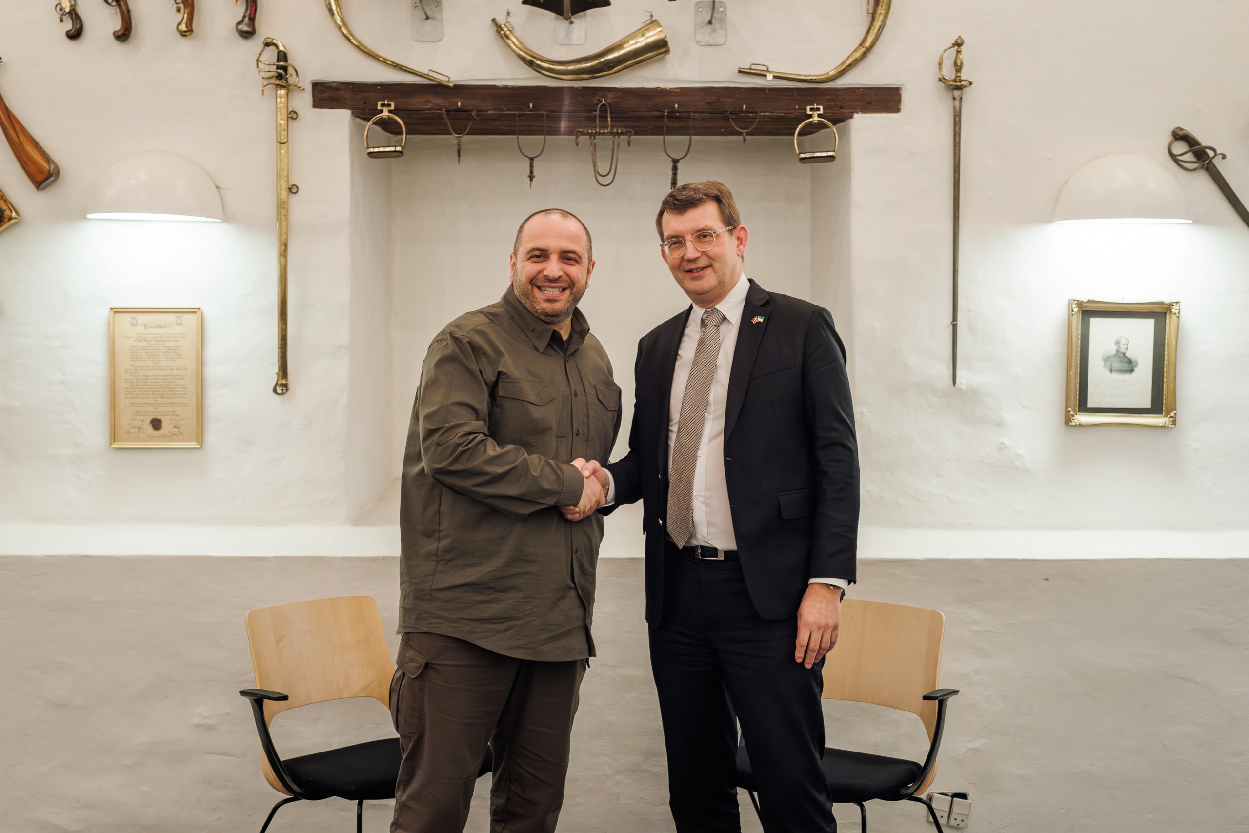 Очільники оборонних відомств України та Данії Рустем Умєров та Данії Троельс Лунд Поульсен