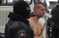Силовику, опубликовавшему видео издевательств "Беркута", пришлось уехать из Украины