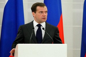 Медведев подписал закон о снижении проходного барьера в Госдуму