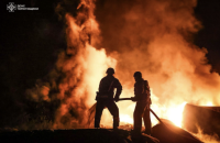 Росіяни вдарили по рятувальниках, які гасили пожежу після атаки дронів у Чернігівській області 