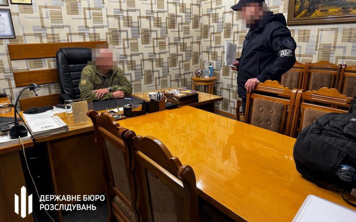 На Харківщині затримали керівництво колонії за підозрою у знущанні над засудженими