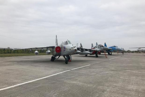 Слева направо: Су-25, МиГ-29, Су-27