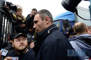 Яценюк и Кличко призвали митингующих стоять до победного конца 