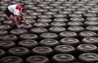 Один з найбільших виробників шин Bridgestone йде з російського ринку