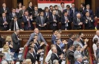 Влада «одягає» українців у свиту