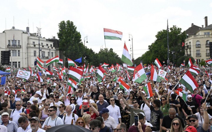 Суперник Орбана зібрав сьогодні на мітингу у Будапешті десятки тисяч симпатиків