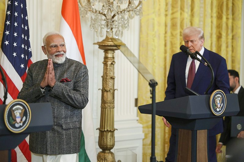 Прем'єр-міністр Індії Нарендра Моді і президент США Дональд Трамп прибувають на пресконференцію у Східну кімнату
Білого дому у Вашингтоні, 13 лютого 2025 р.