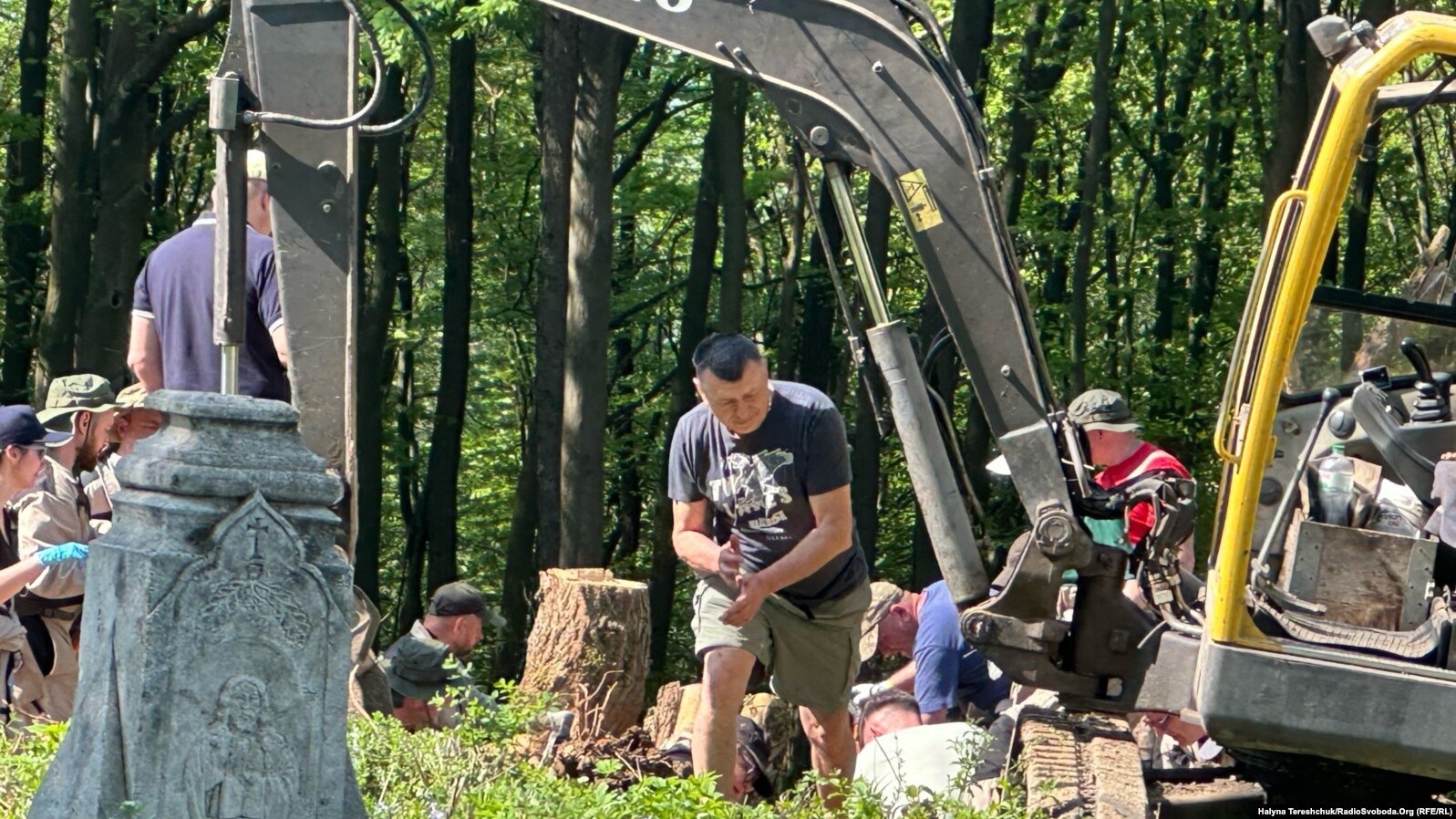 Ексгумаційні роботи в Пужниках, Село Пужники. Ексгумаційні роботи на старому цвинтарі, де 13 лютого 1945 року
були поховані загиблі поляки під час збройного нападу в роки Другої світової війни.